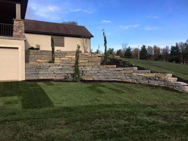 stone retaining wall built by Freedom Stone + Pondscapes