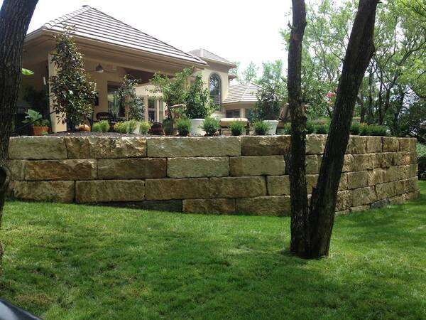 stone retaining wall built by Freedom Stone + Pondscapes