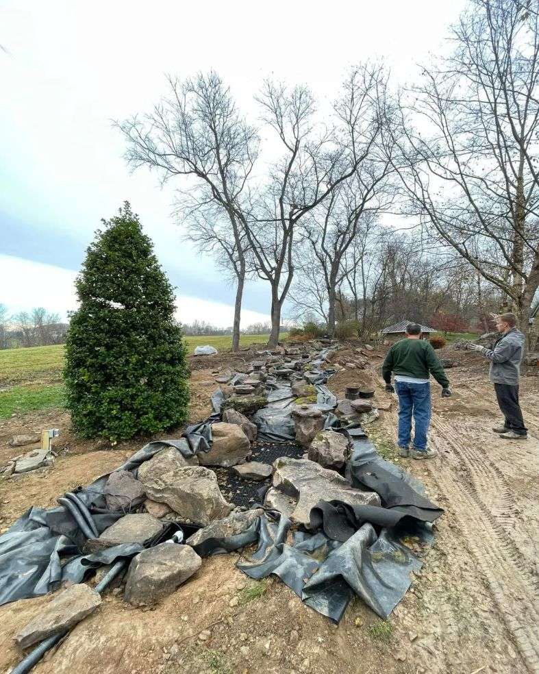 Laying-liner-and-rockng-out-pondless-stream