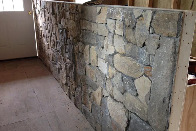 Example of a stone veneer for a retaining wall
